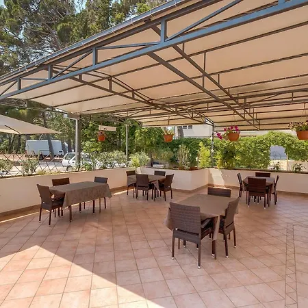 Πανσιόν With A Parking Space 3*