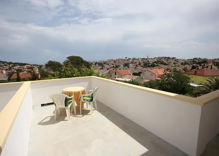 With A Parking Space מאלי לוסיניי