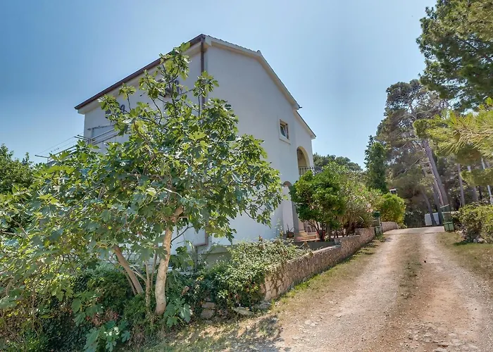 With A Parking Space 게스트하우스