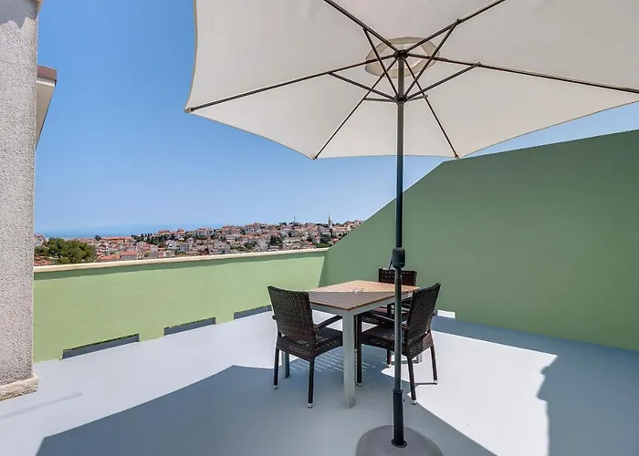 With A Parking Space 게스트하우스 말리로시니