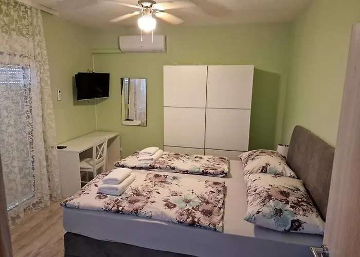 With A Parking Space 3* 말리로시니