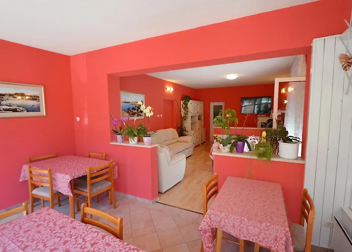 With A Parking Space 게스트하우스 말리로시니