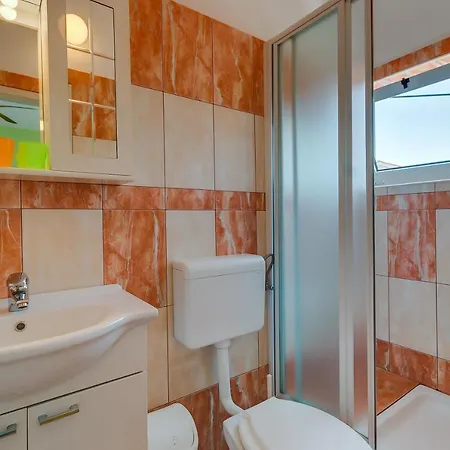 Guest house With A Parking Space Mali Losinj