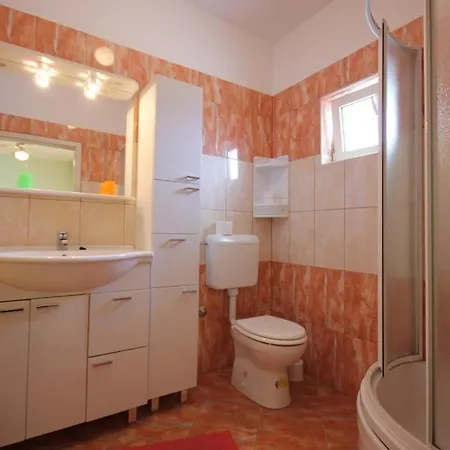 Guest house With A Parking Space Mali Losinj